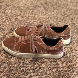 Size 8 pink velvet shoes by Rebecca Minkoff